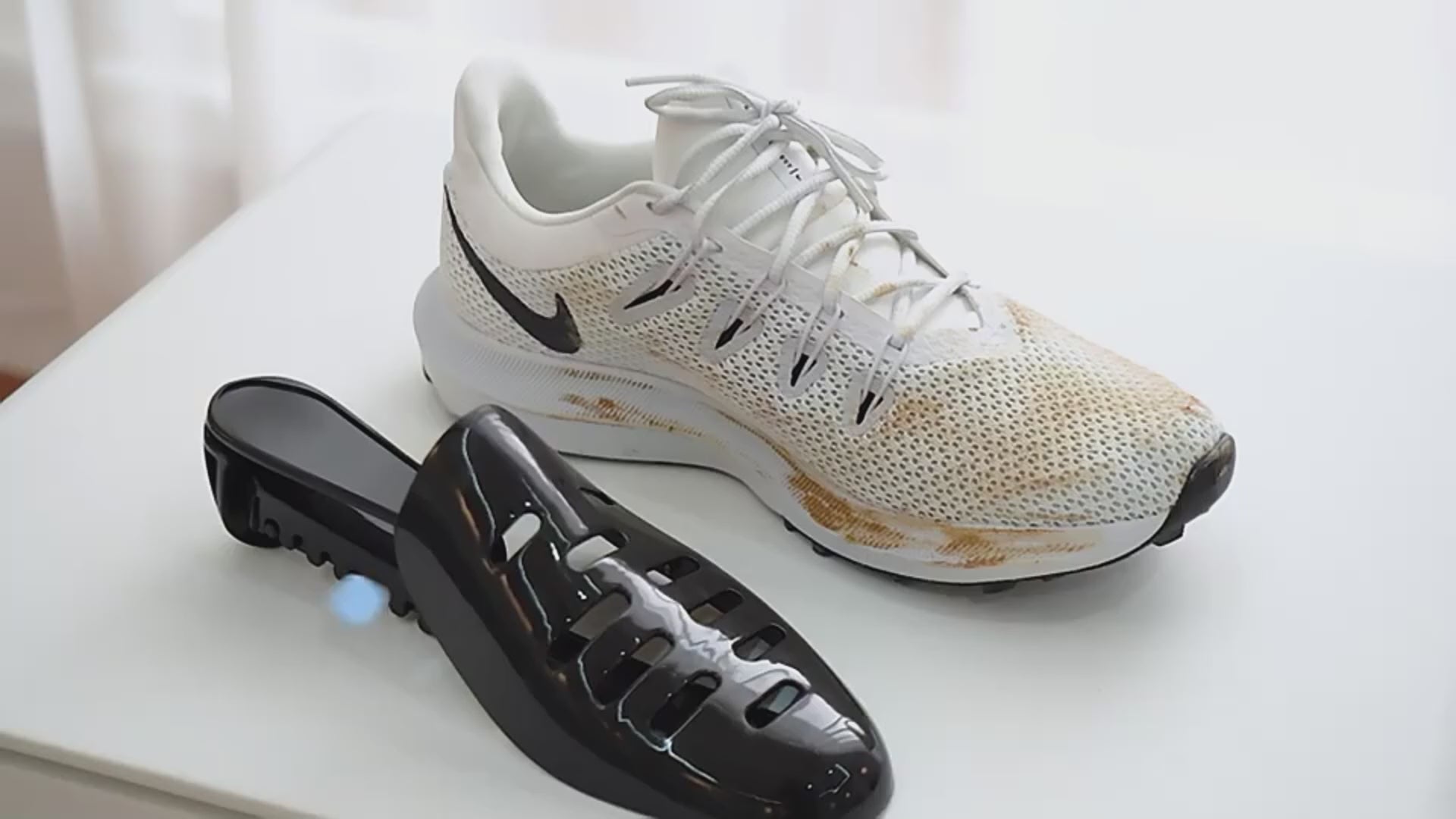 Load video: video shoes washing bag sneakers